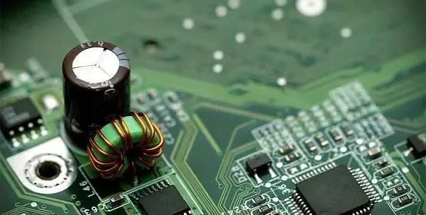 干冰清洗PCB板能節(jié)省超過75%的清洗費用，大大增加良品率